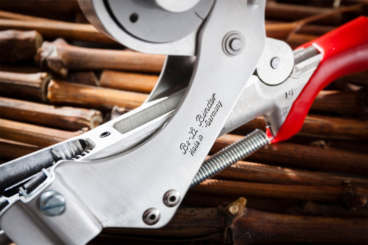 Beli Vine Tying Tool